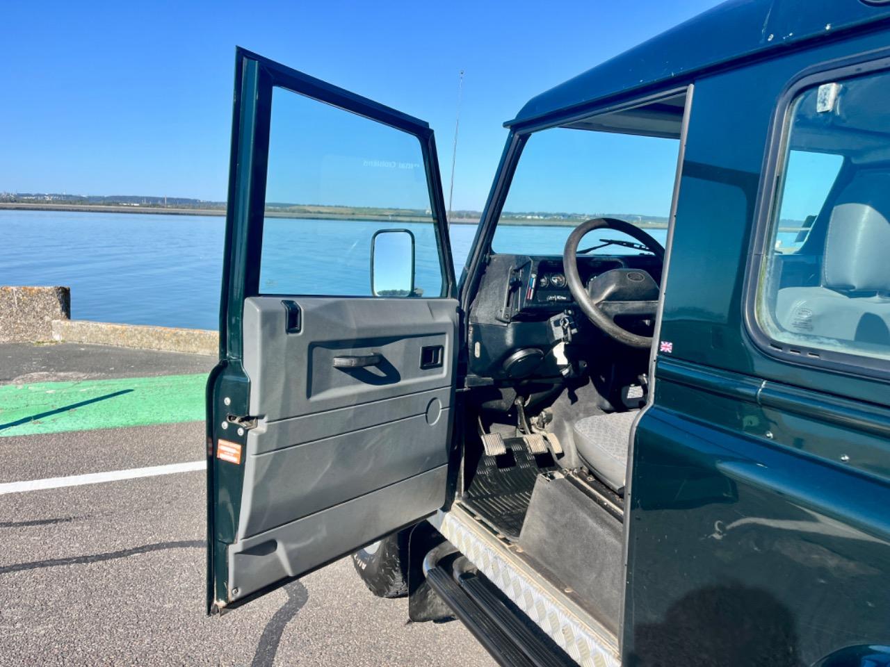 LAND ROVER Defender 90 TD5 - 2003 LesAnciennes.com
