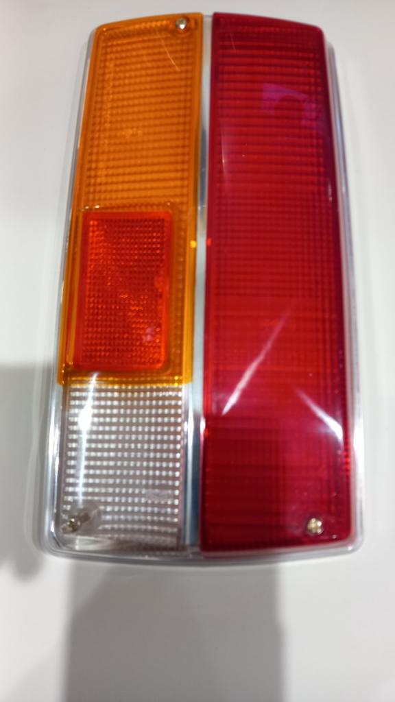 FEU ARRIERE DROITE 304 BERLINE DEPUIS 08 1972 LesAnciennes.com