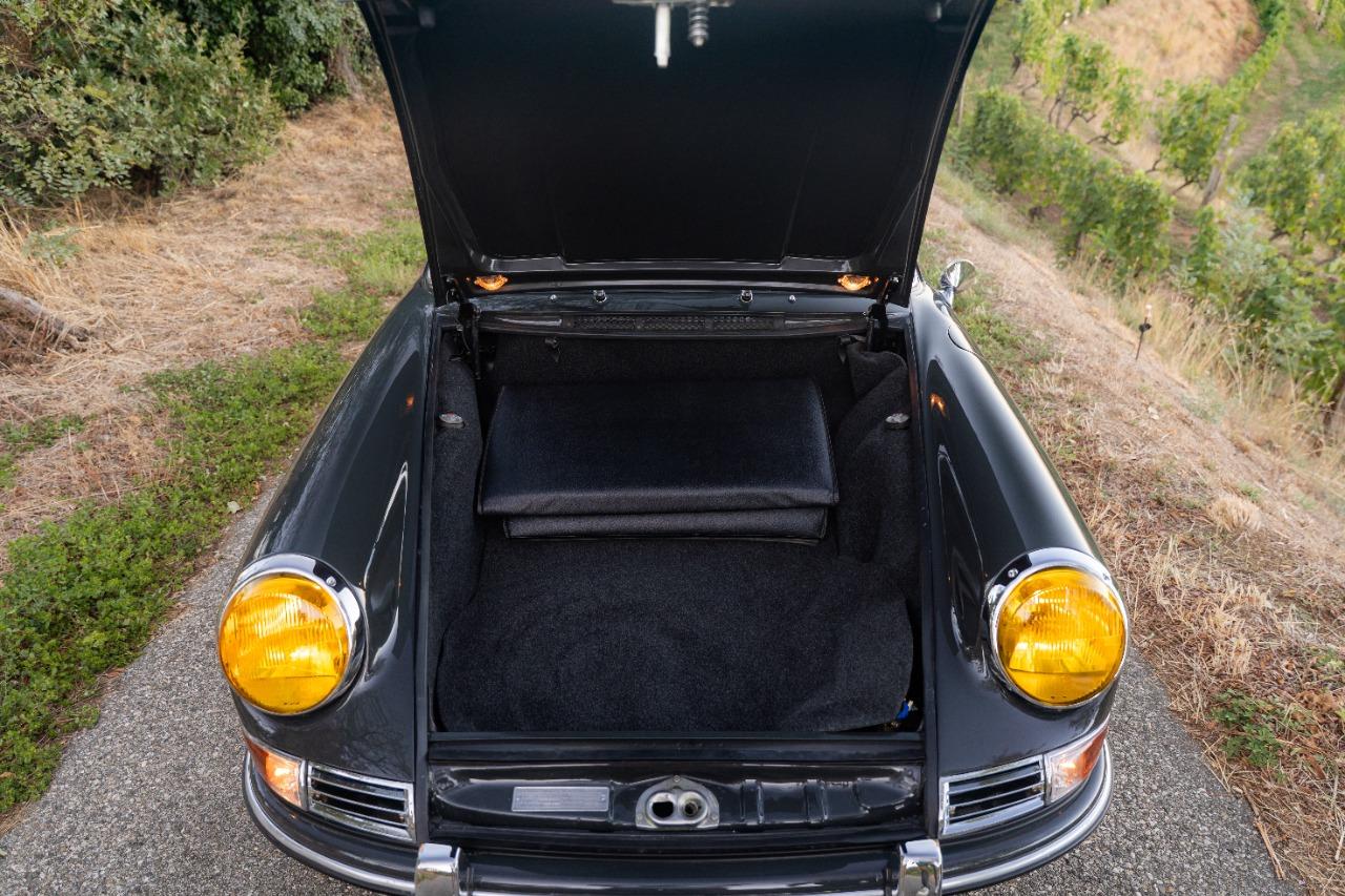 PORSCHE 912 Targa Soft Window - 1967 LesAnciennes.com
