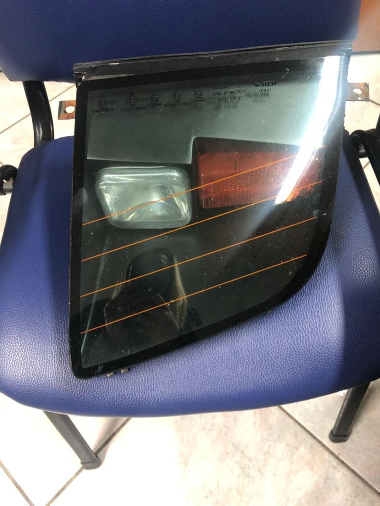 Phare avant gauche pour Ferrari F40 LesAnciennes.com