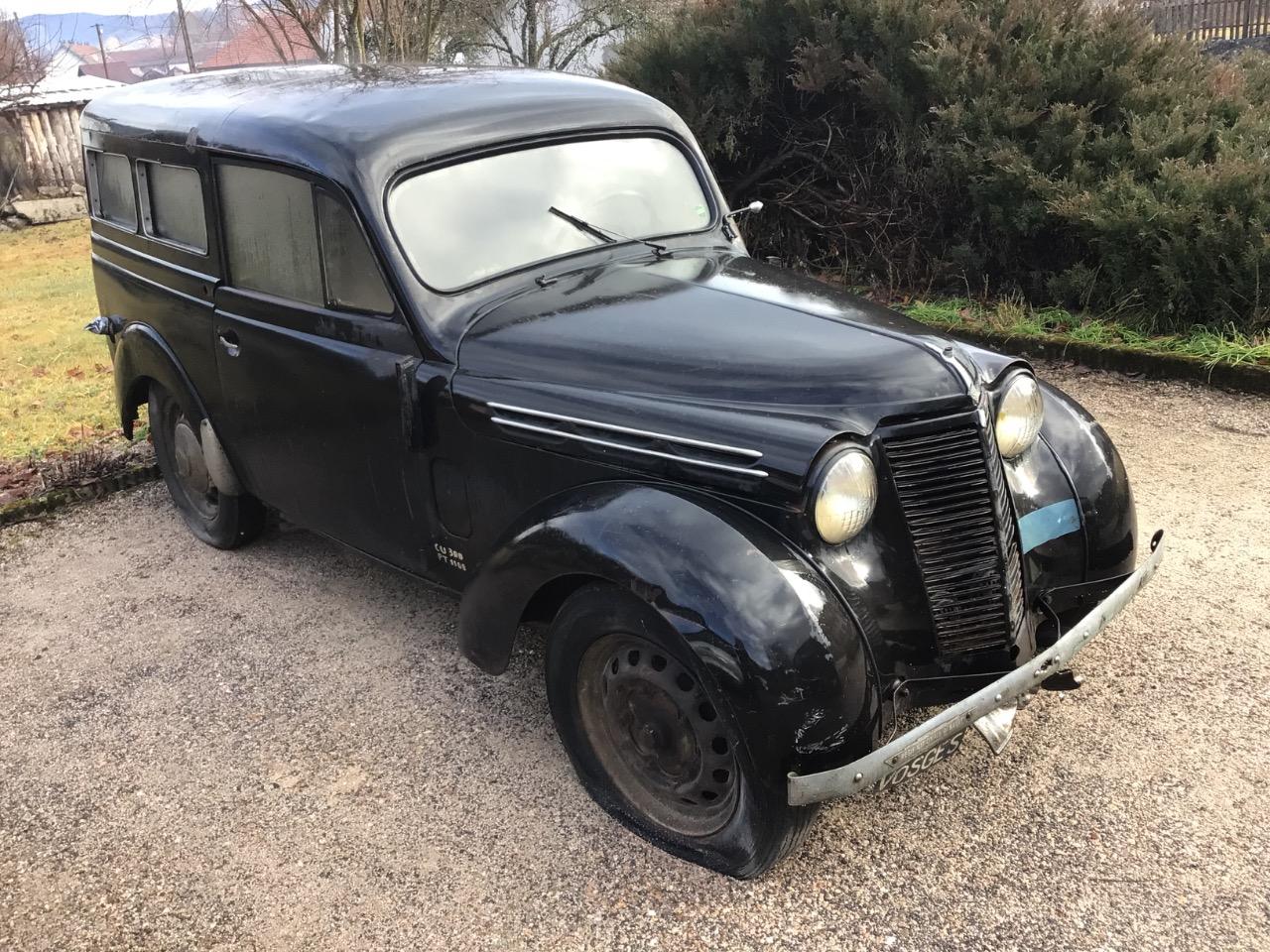 RENAULT Juvaquatre Berline - 1948 LesAnciennes.com