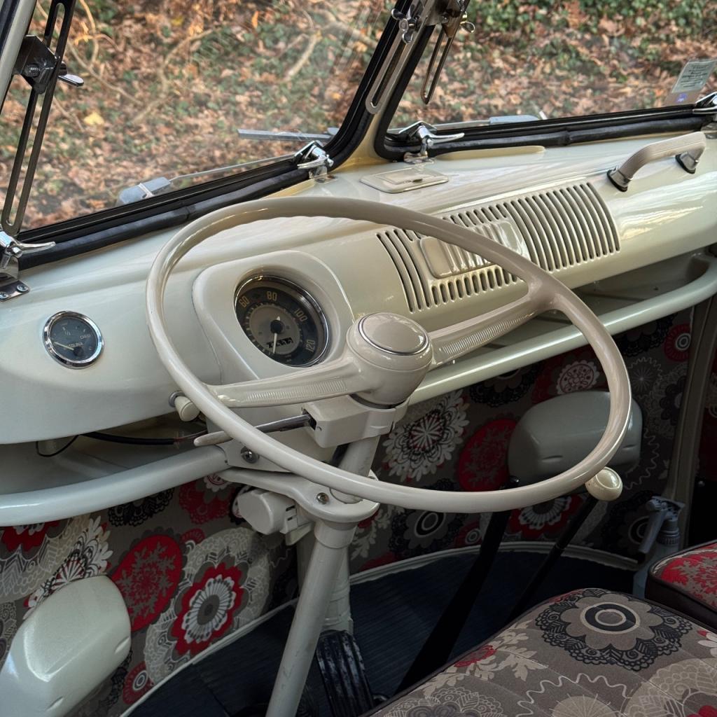 VOLKSWAGEN Combi T1 Split - 1972 LesAnciennes.com