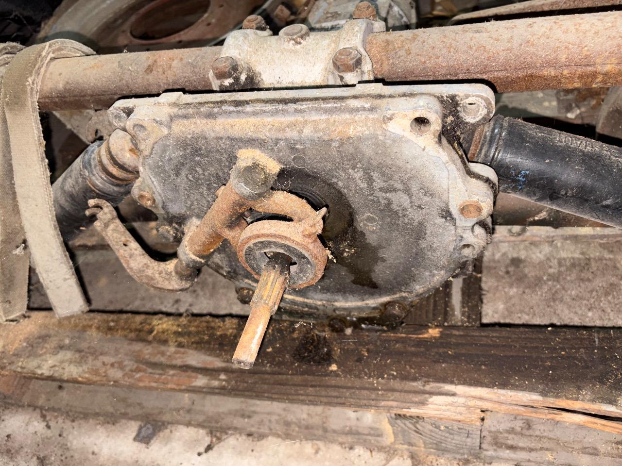Pièces RENAULT 4CV moteur boîte de vitesse essieu LesAnciennes.com