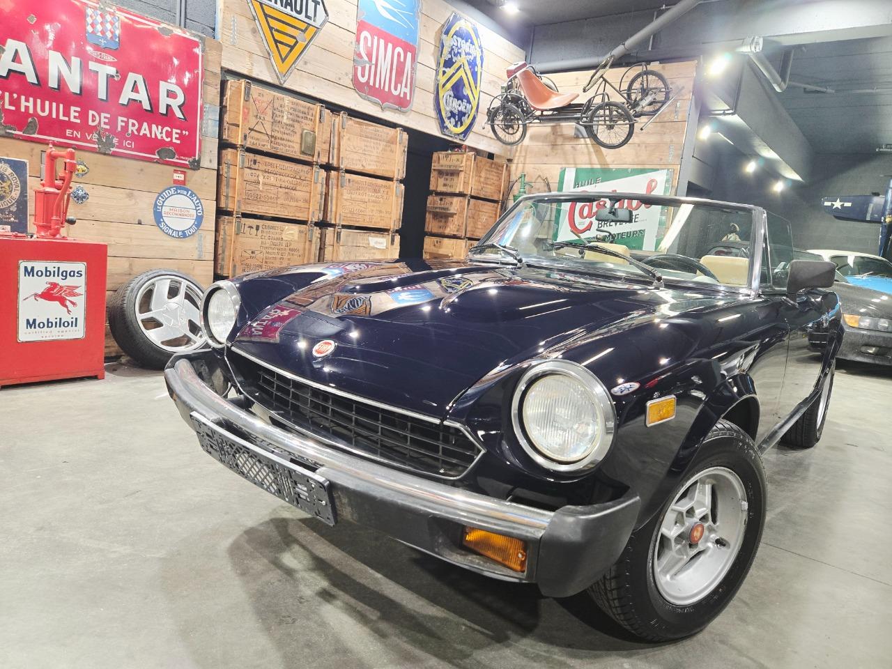 FIAT 124 Spider 2000 - 1982 LesAnciennes.com