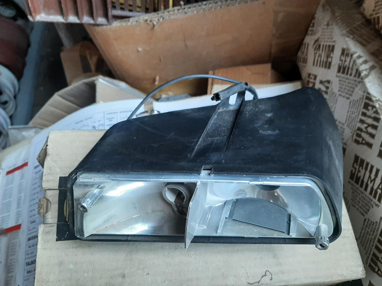 Support clignotant RENAULT 20 (R20) LesAnciennes.com