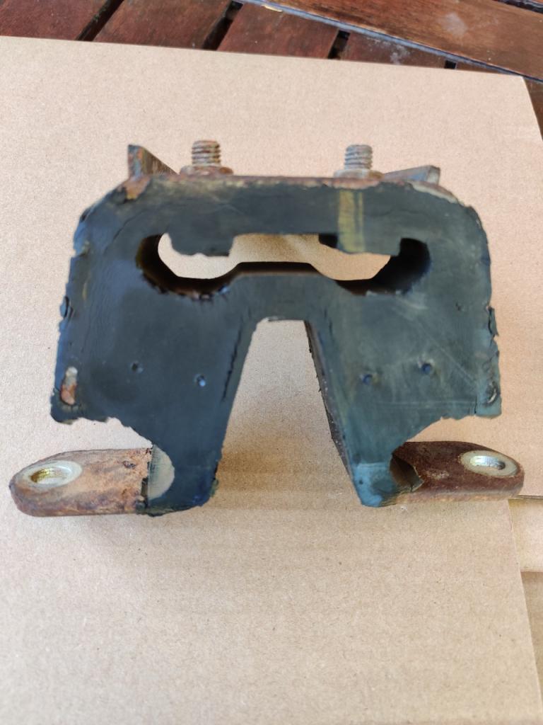 Support moteur inferieur Bagheera LesAnciennes.com