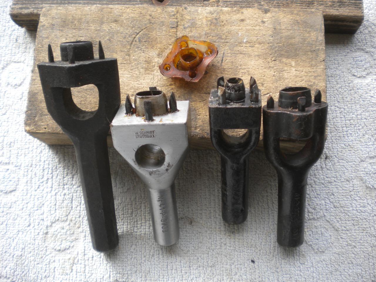 4 outils anciens emporte pièce LesAnciennes.com