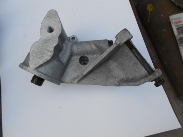 Support de filtre à huile pour Maserati Bora LesAnciennes.com