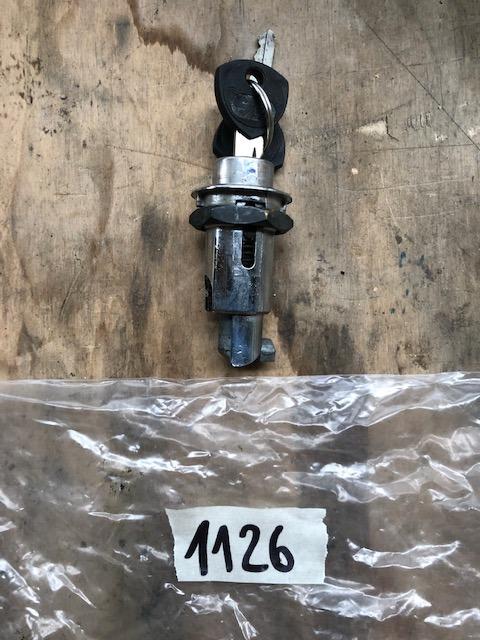 Serrure de capot arrière pour Lamborghini Miura LesAnciennes.com