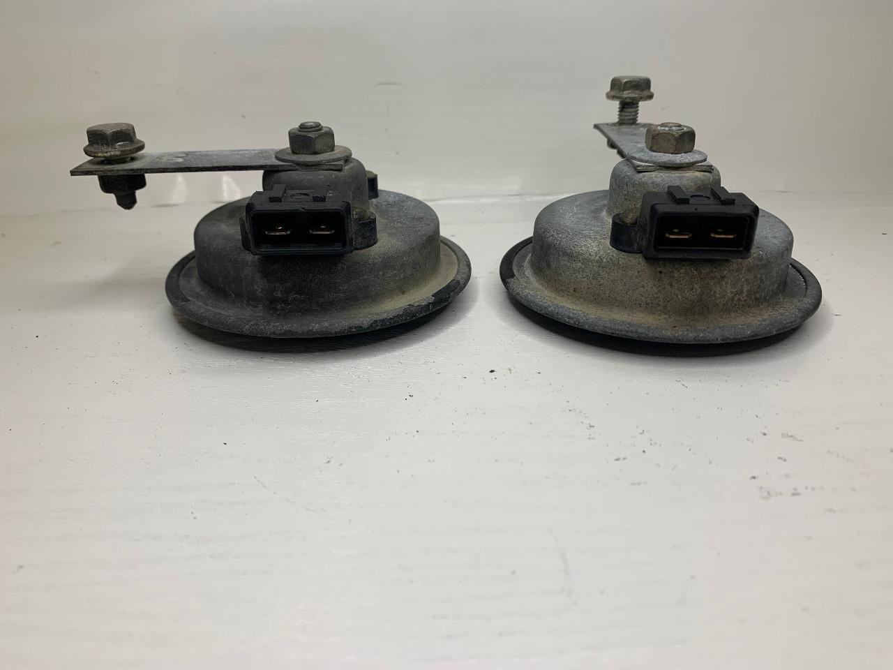 2 Klaxon VOLKSWAGEN GOLF 3 LesAnciennes.com