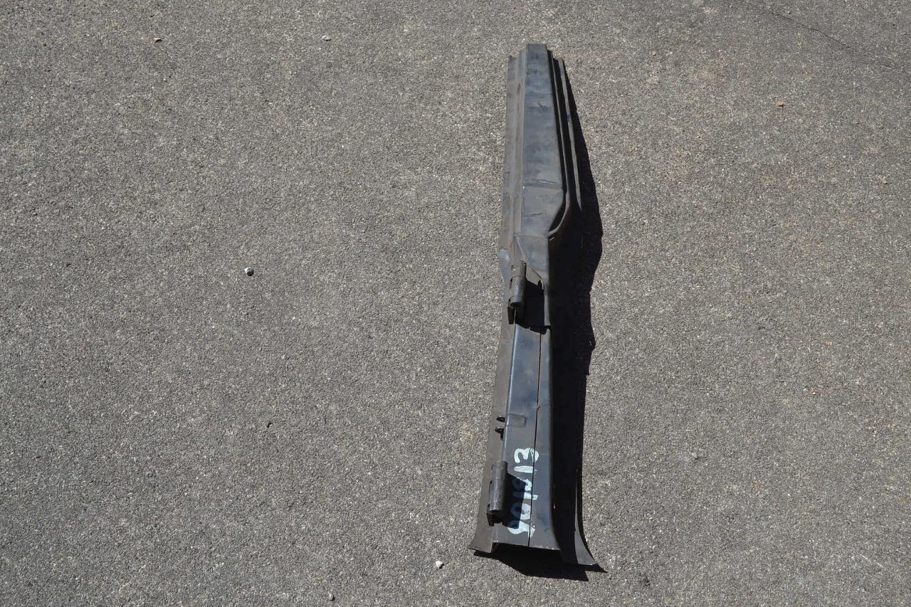 Pied milieu DT PEUGEOT 504 Berline break, neuf LesAnciennes.com