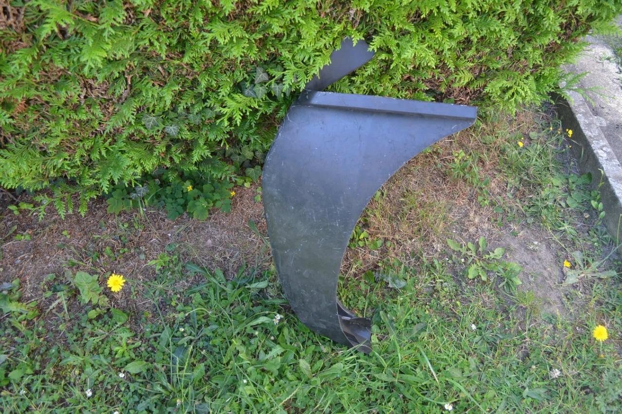 Extrémité aile AR DTE PEUGEOT 504 break, neuve LesAnciennes.com