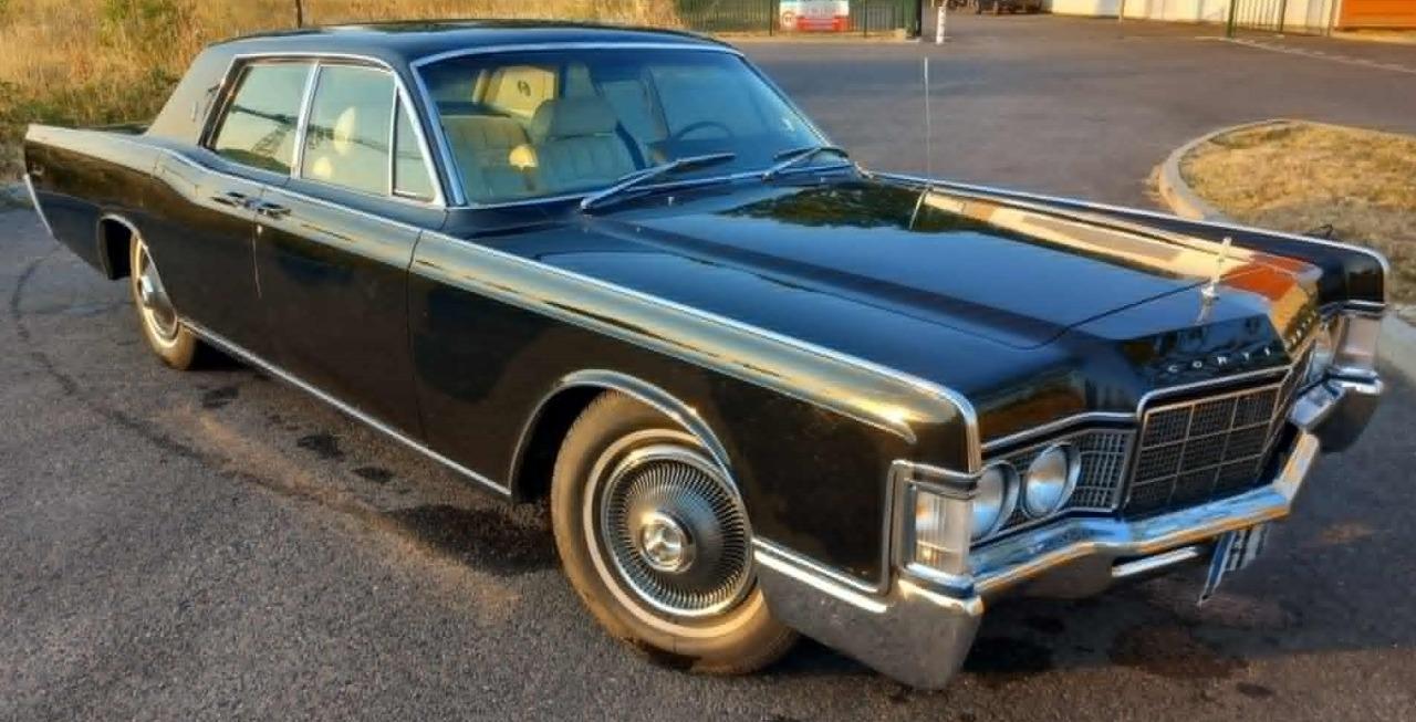 LINCOLN Continental Sedan - 1969 LesAnciennes.com