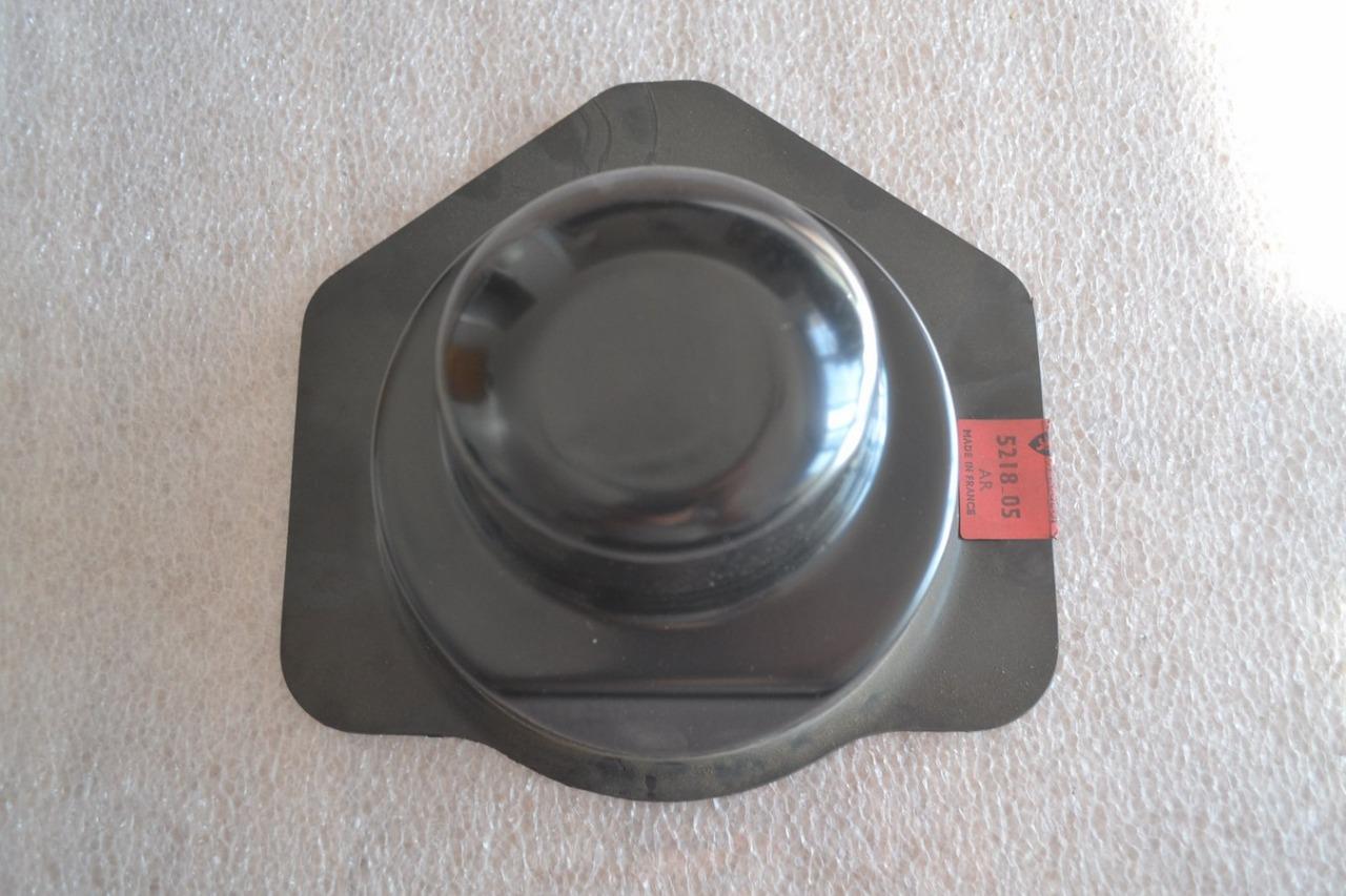 Cache tête amortisseur AR, PEUGEOT 504, neuf LesAnciennes.com