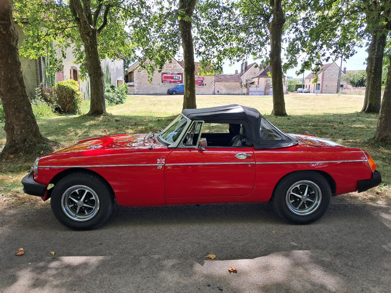 MG MGB GT Cabriolet - 1976 LesAnciennes.com