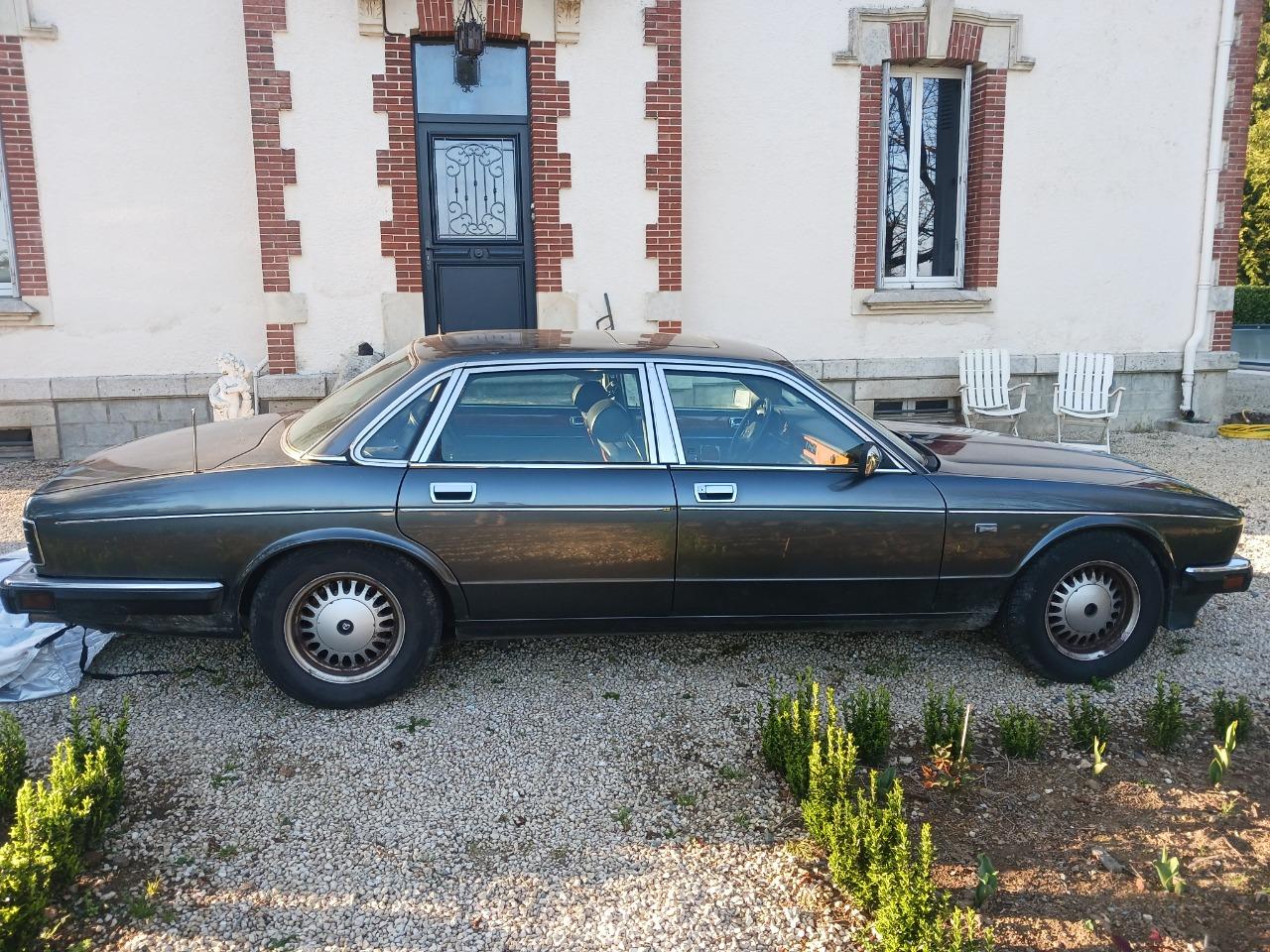 DAIMLER XJ40 - 1990 LesAnciennes.com