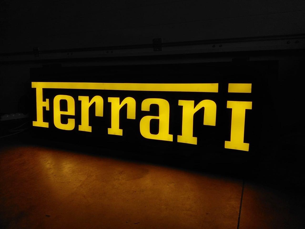 Ferrari Sign LesAnciennes.com