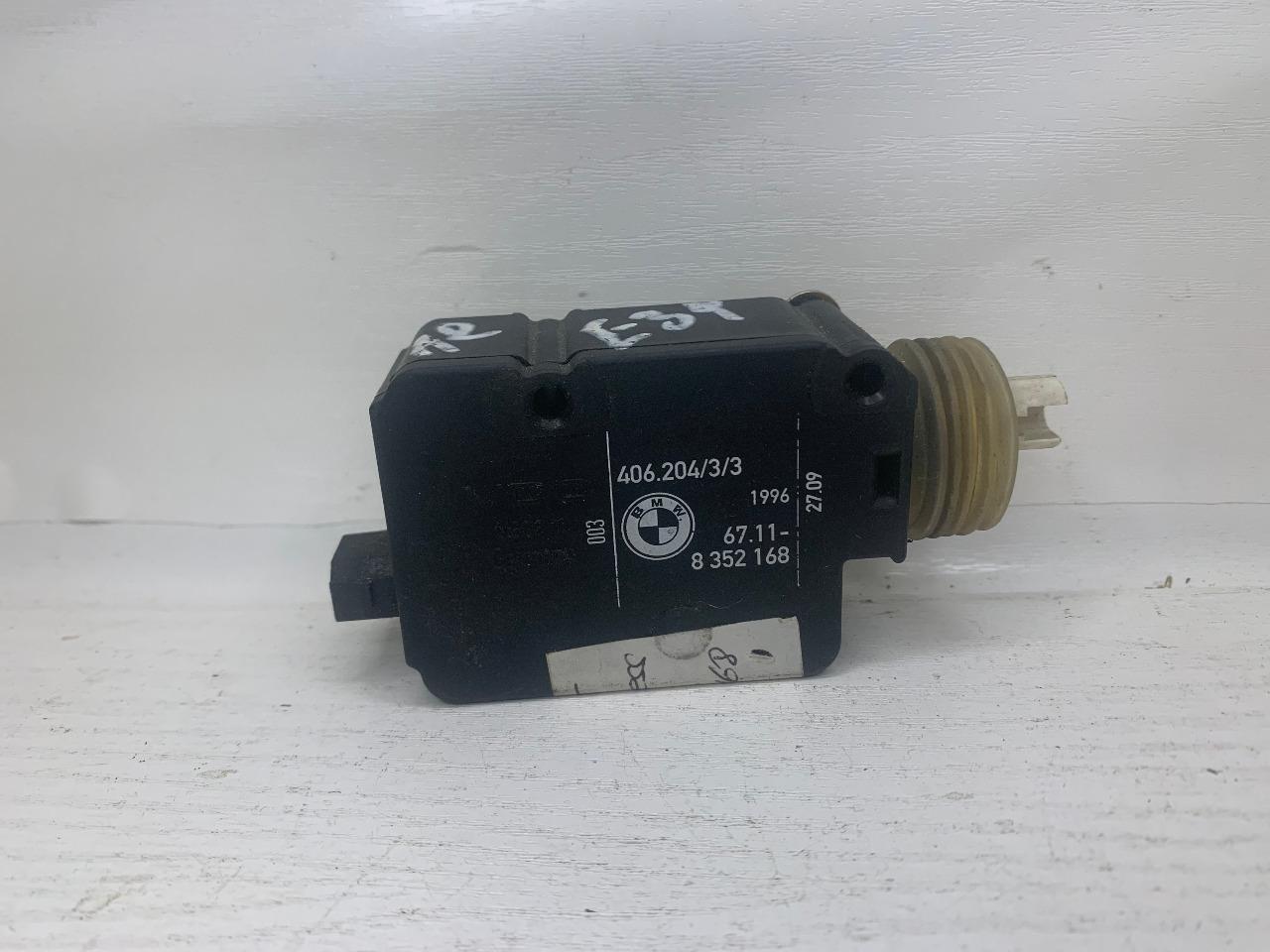 Moteur ouverture trappe carburent BMW E 38/39 LesAnciennes.com
