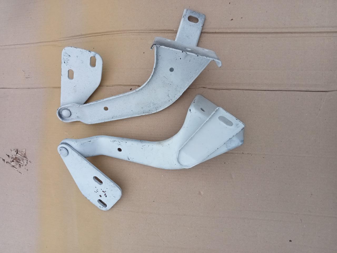 Charnières TRIUMPH TR6 LesAnciennes.com