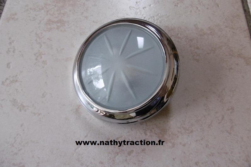 Plafonnier rond TRACTION CITROËN LesAnciennes.com