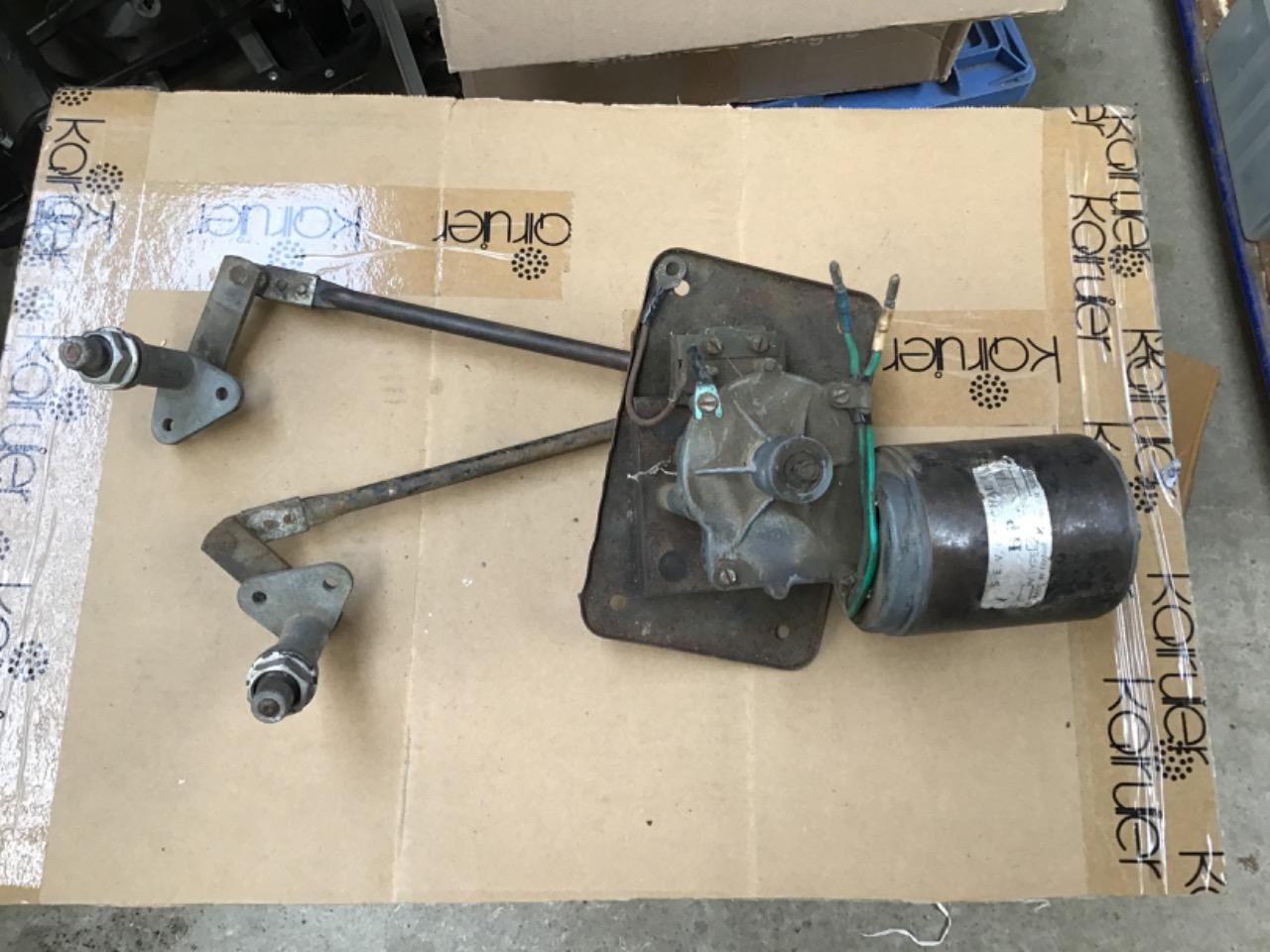 MOTEUR ESSUIE GLACE FONCTIONNEL PANHARD LesAnciennes.com