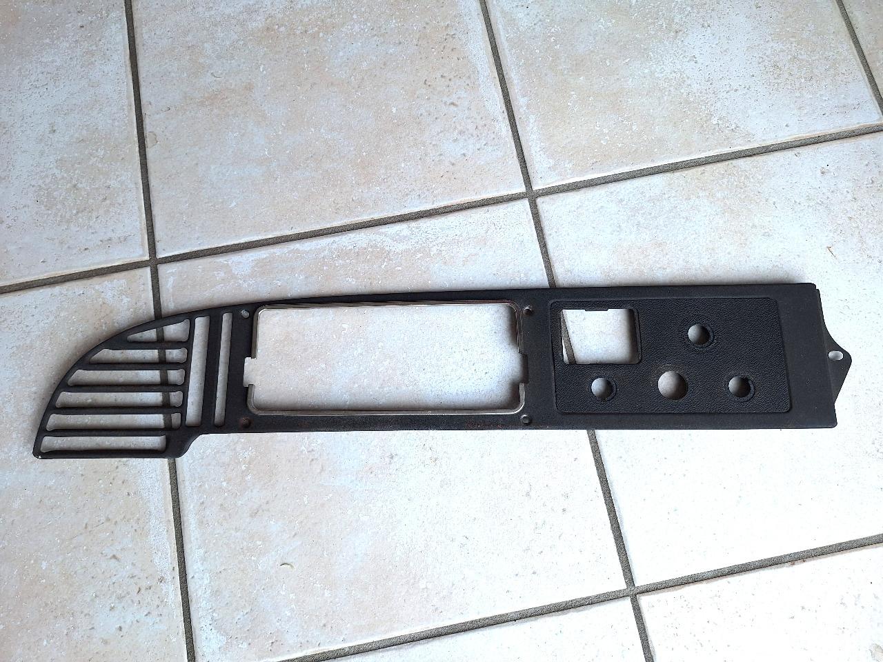 Encadrement tableau de bord Citroën ID LesAnciennes.com