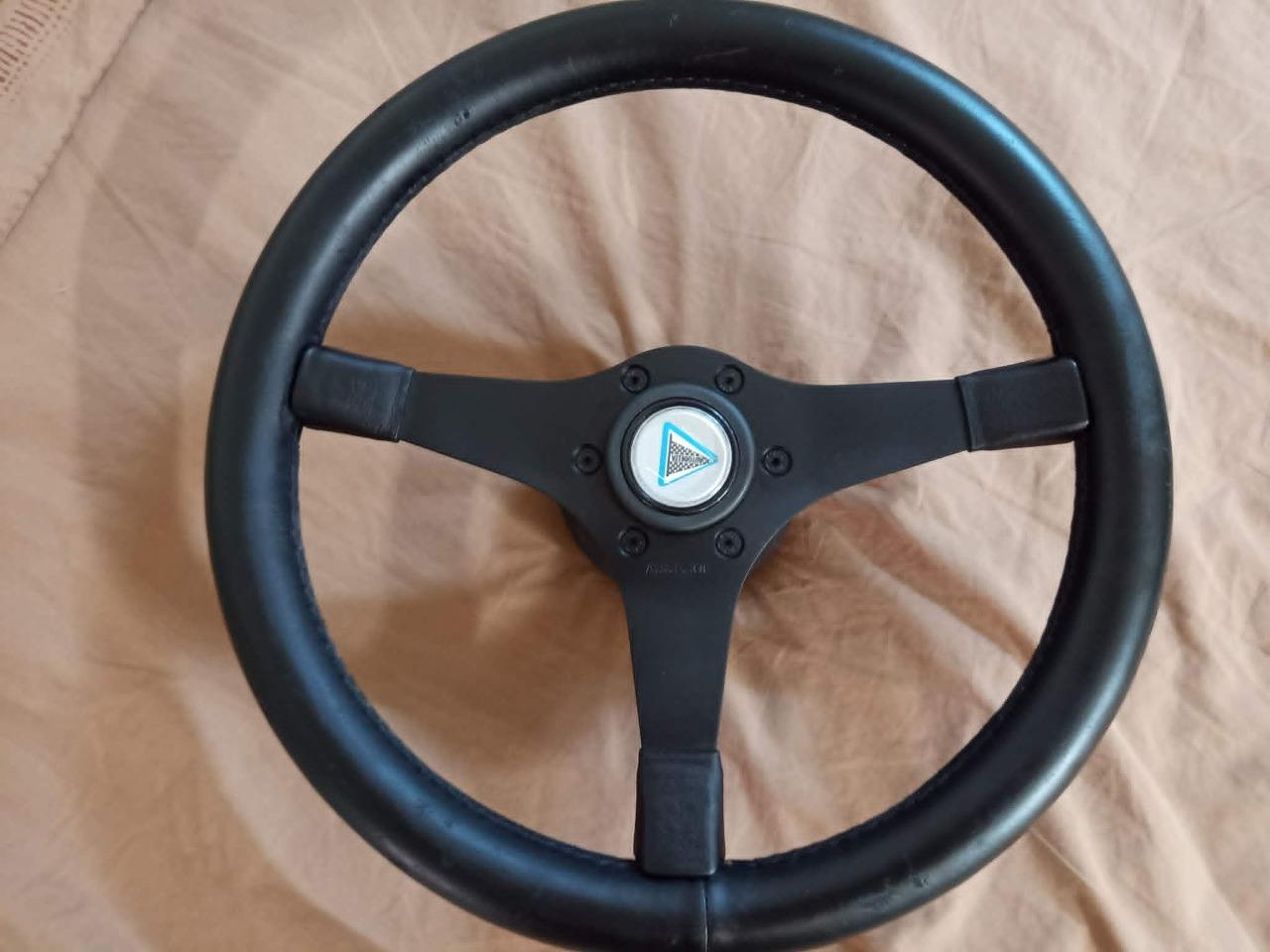 Volant ALFA ROMEO GT 1300 Junior GTA GTAM LesAnciennes.com