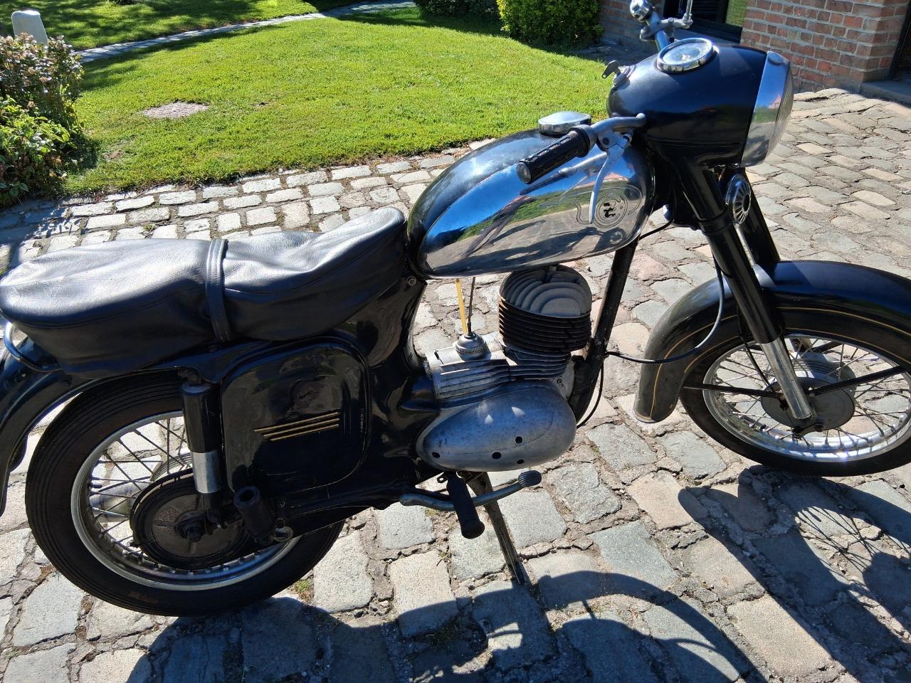 CZ 150 - 1961 LesAnciennes.com