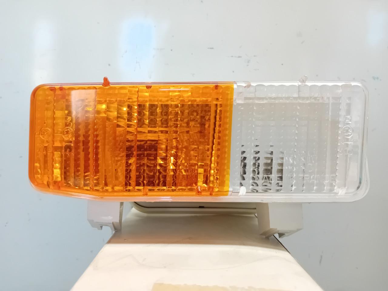11240801 FEU CLIGNOTANT AVANT DROIT R15 R17 LesAnciennes.com