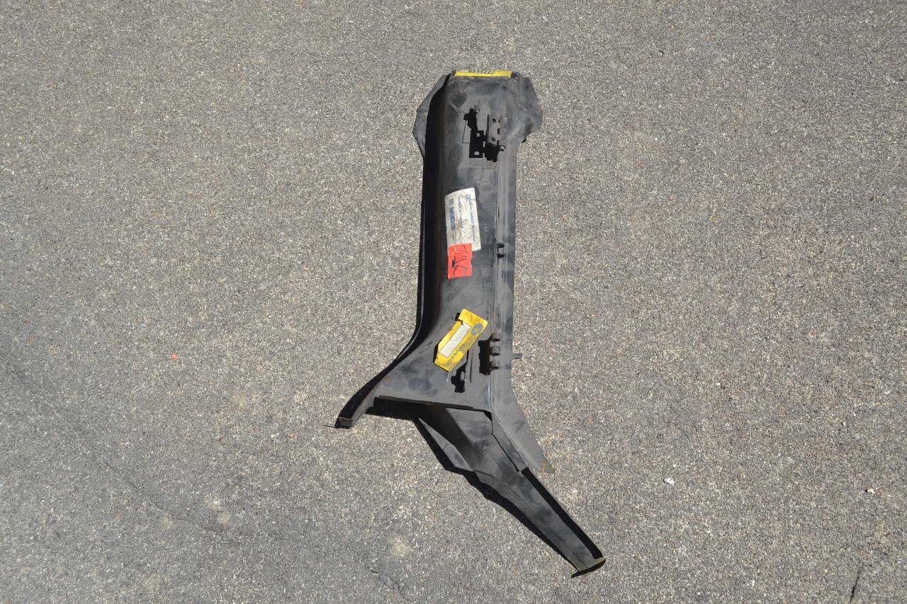 Pied avant de porte G, PEUGEOT 504, neuf LesAnciennes.com