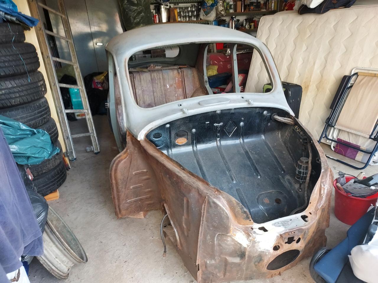 Coque RENAULT 4CV LesAnciennes.com