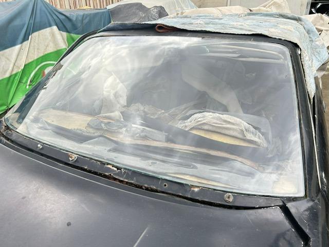 Pare-brise pour Ferrari 365 gt4 2+2, F400 et F412 LesAnciennes.com