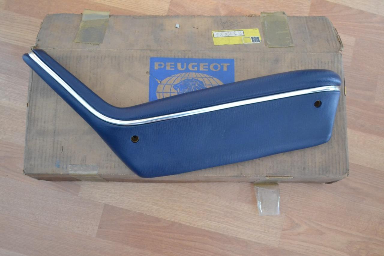 Accoudoir porte AV DTE PEUGEOT 504, bleu, neuf LesAnciennes.com
