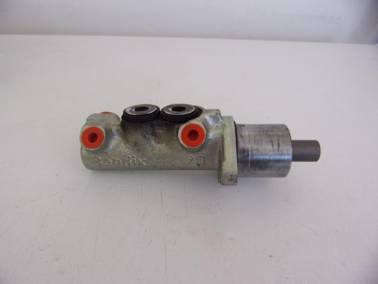 Maître-cylindre de frein pour PEUGEOT 205- 309-405 LesAnciennes.com