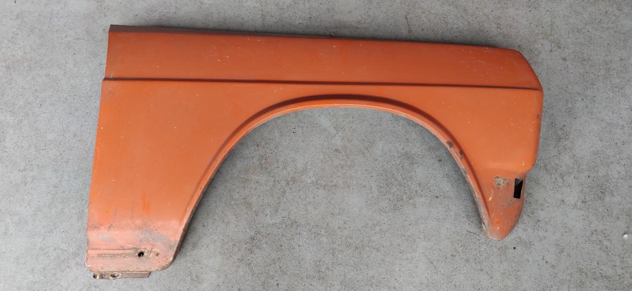 Aile avant droite orange SIMCA 1100 LesAnciennes.com