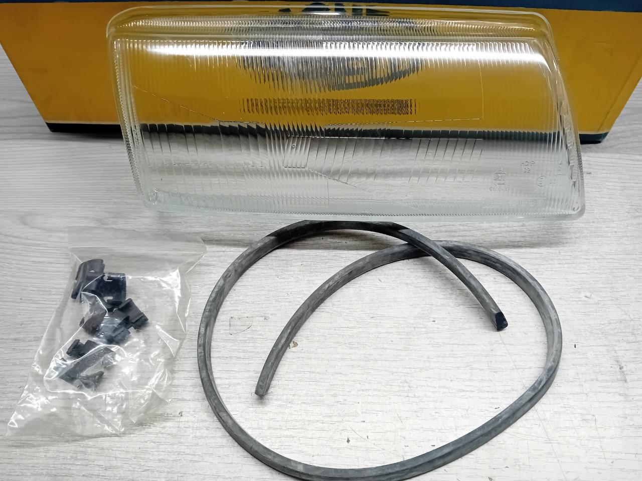 LPC281 VERRE DE PHARE AVANT DROIT OPEL VECTRA A LesAnciennes.com