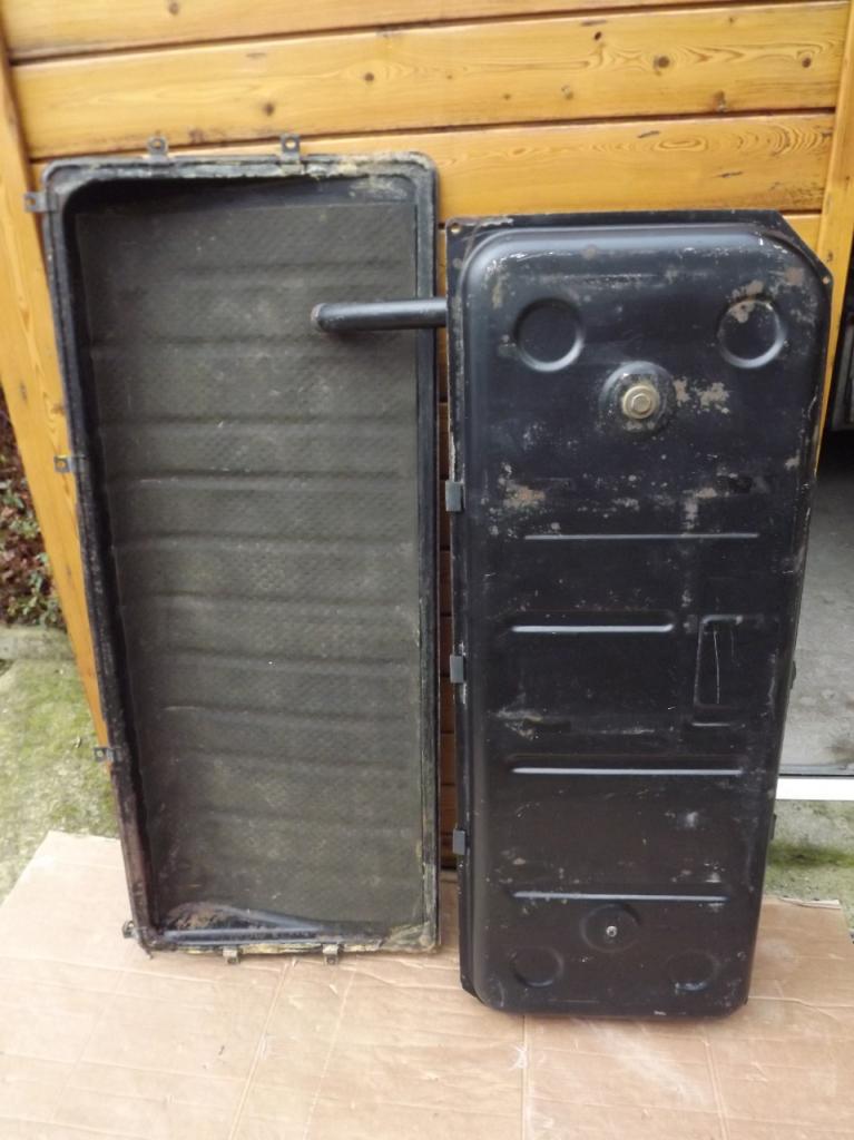 Réservoir essence de Citroën DS ID avec sa platine LesAnciennes.com