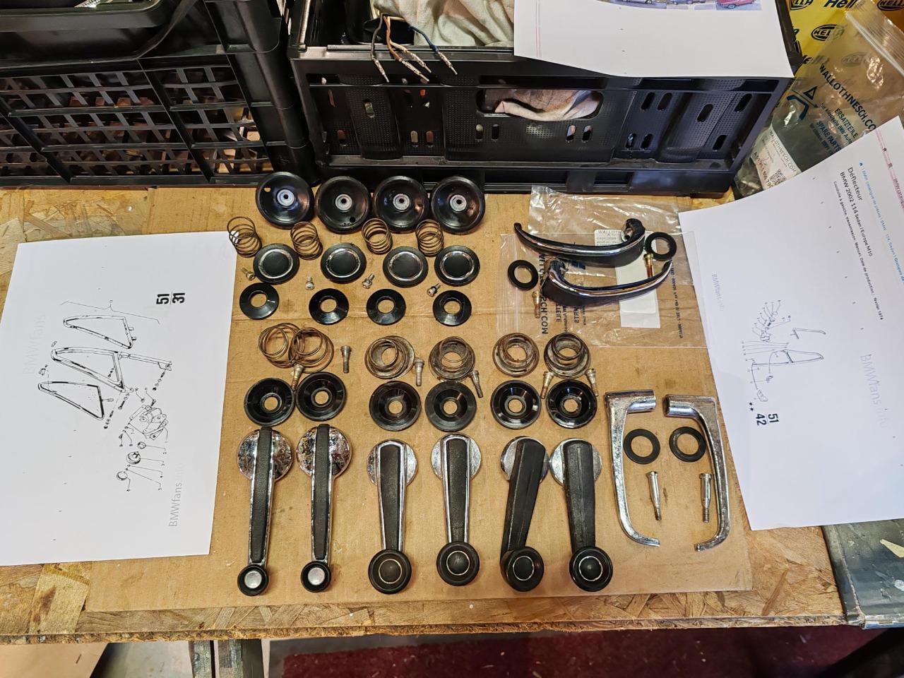 Poignées et manivelles BMW années 60/70 LesAnciennes.com