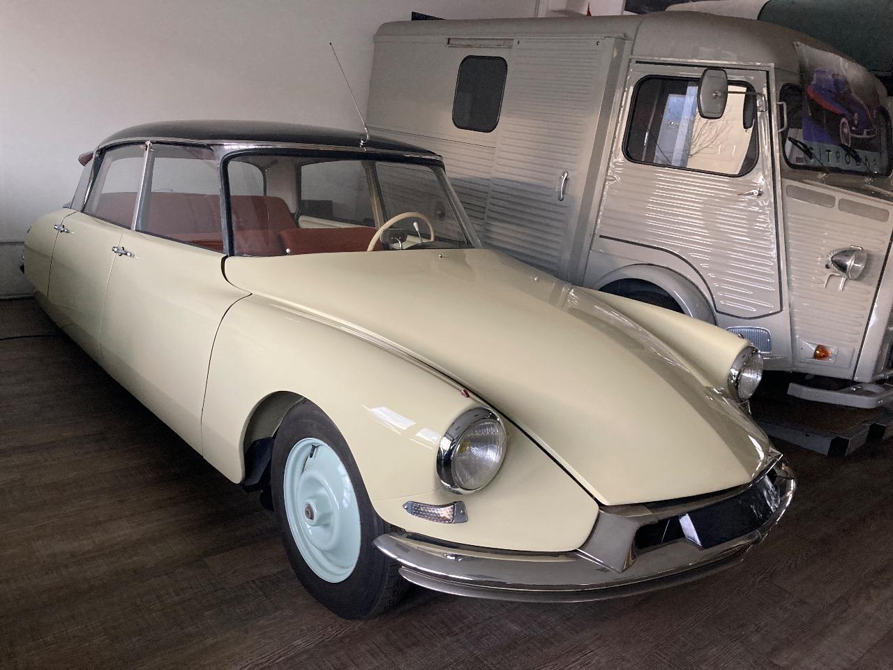 CITROEN DS DS 19 - 1957 LesAnciennes.com