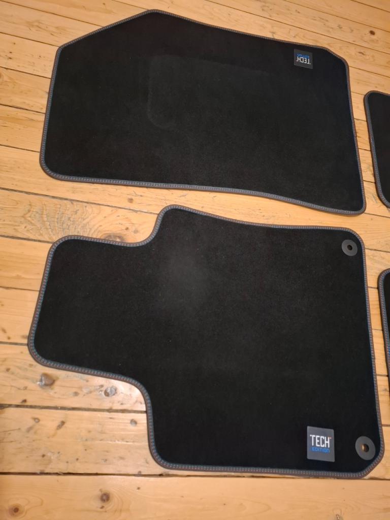 Tapis PEUGEOT 2008 Berline LesAnciennes.com