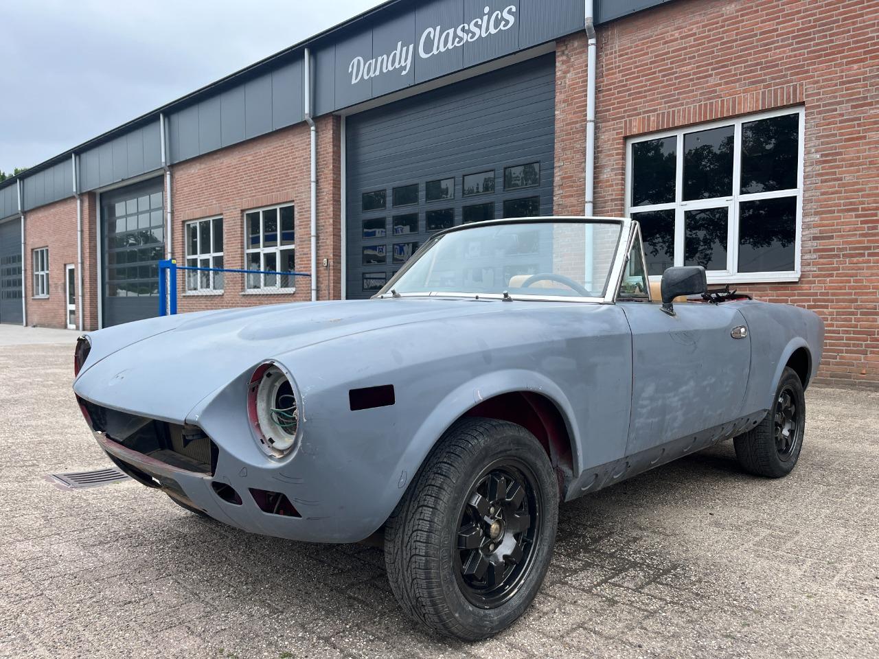 FIAT 124 spider 2000 - 1982 LesAnciennes.com