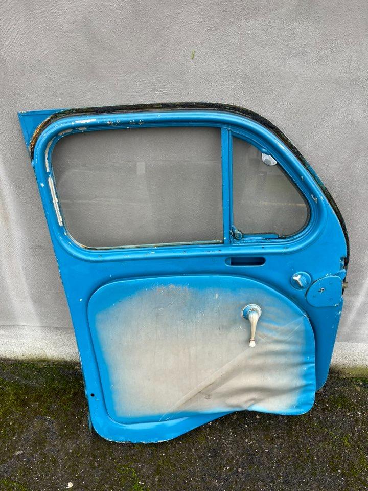 PORTE AVANT GAUCHE RENAULT 4CV A GLACE DESCENDANTE LesAnciennes.com