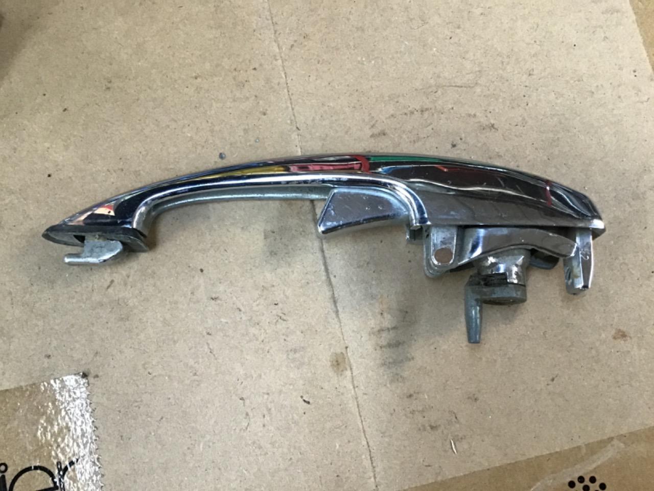 POIGNÉE EXTÉRIEURE VOLKSWAGEN COCCINELLE LesAnciennes.com