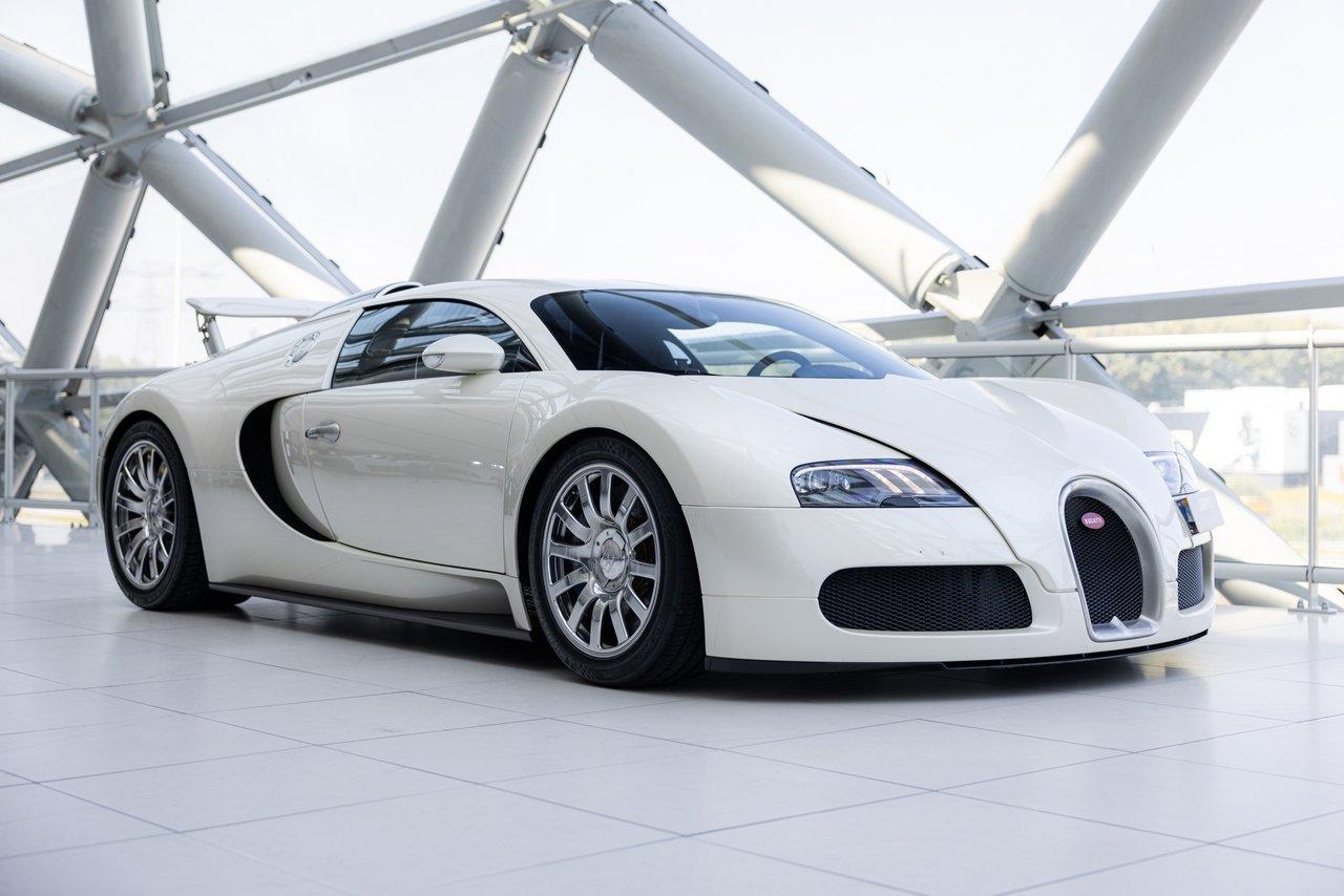 2009 Bugatti Veyron 16.4 LesAnciennes.com