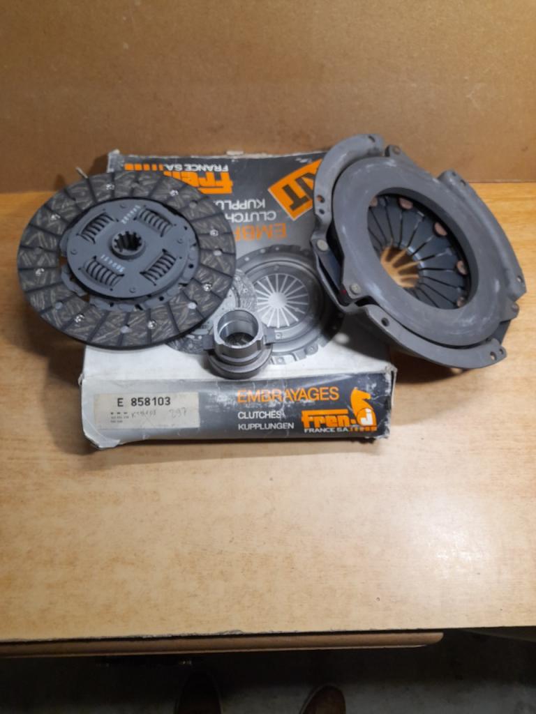 Kit Embrayage Bmw 323 E21 E30 520 E28 LesAnciennes.com