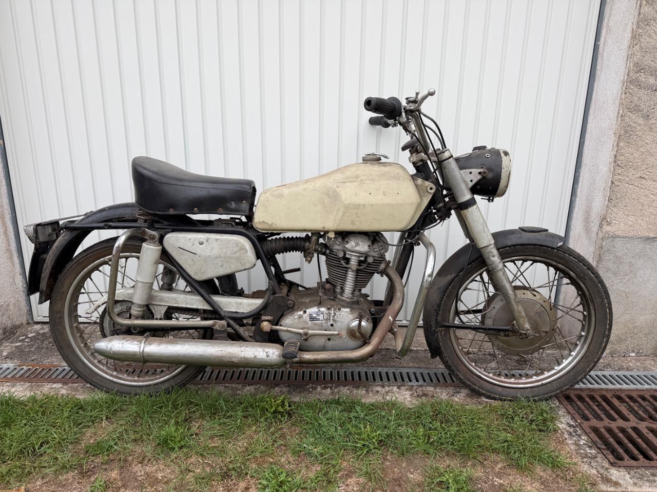 DUCATI 250 M - 1970 LesAnciennes.com