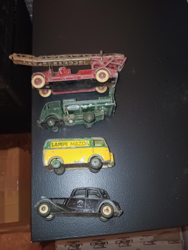 Vends 4 Dinky Toys LesAnciennes.com