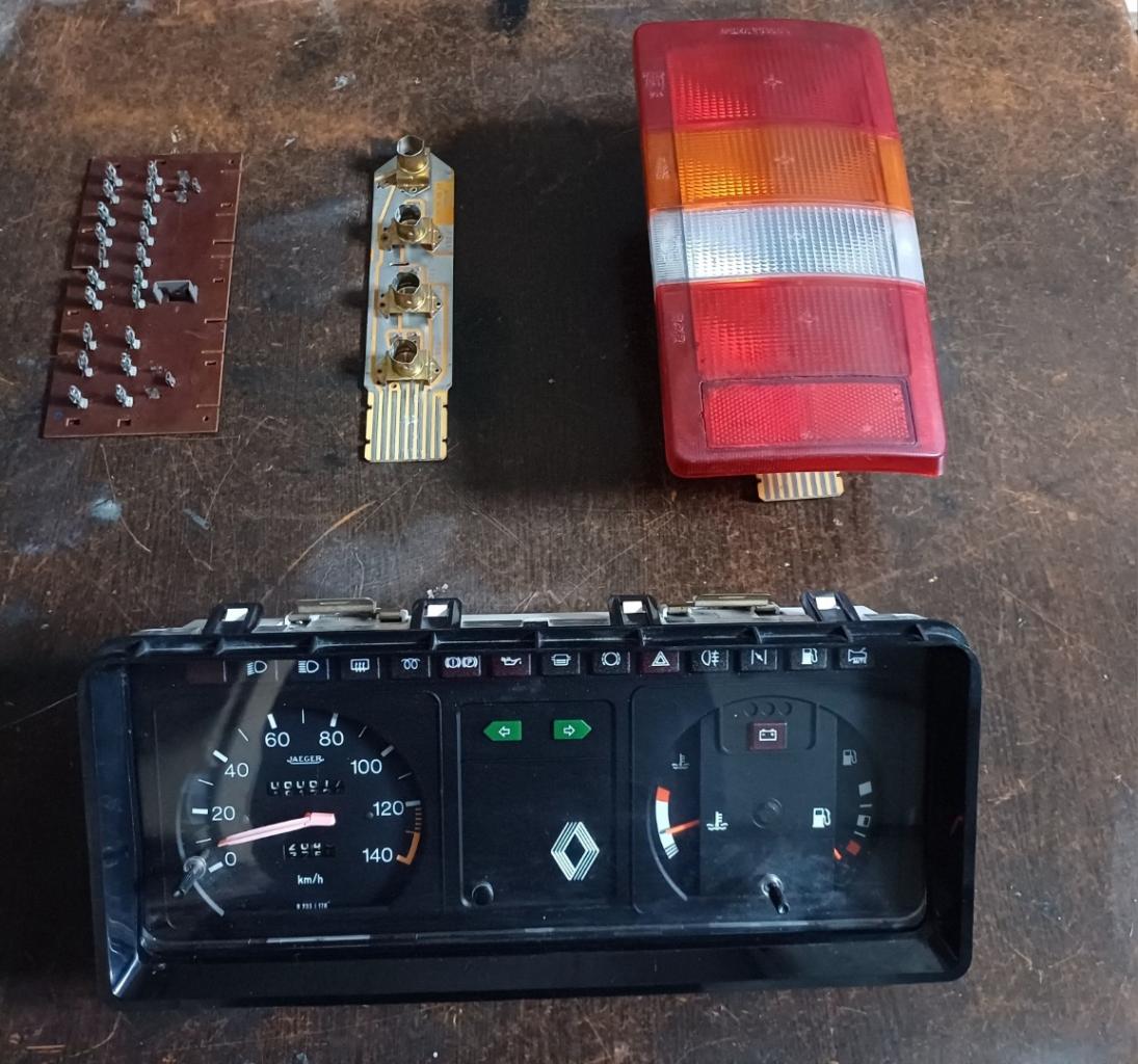 Pièces Diverses RENAULT Trafic 1 PHASE 1 PHASE 2 LesAnciennes.com