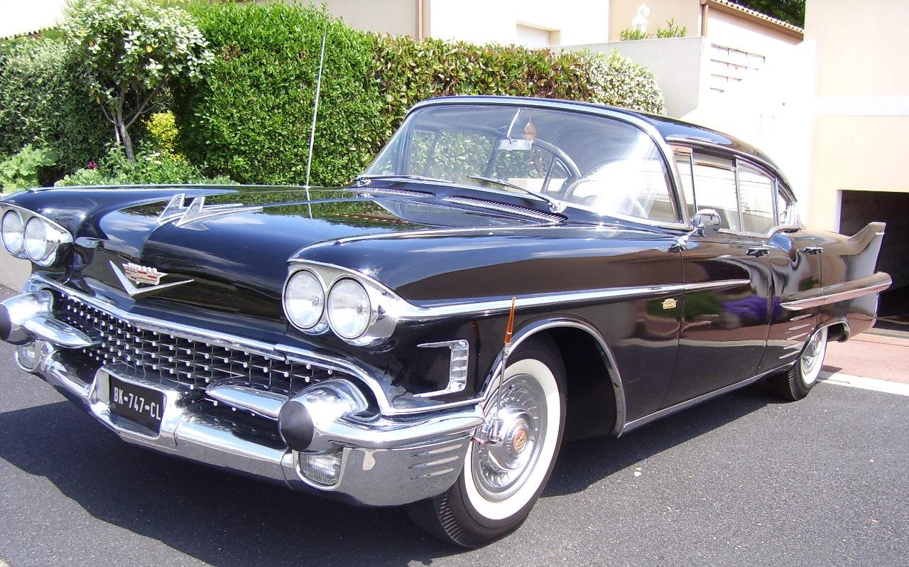 CADILLAC Sedan de Ville - 1958 LesAnciennes.com
