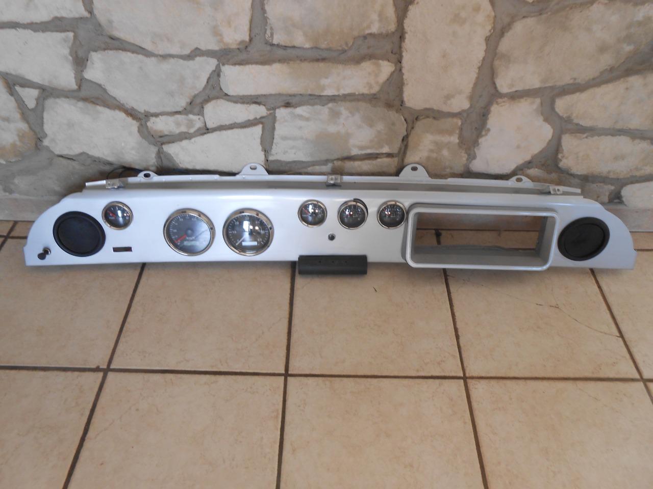 Tableau de bord RENAULT 8 (R8) renault 8 gordini LesAnciennes.com